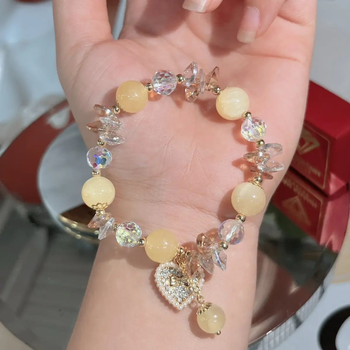 MT26 Vòng tay phụ kiện pha lê vàng (free size)