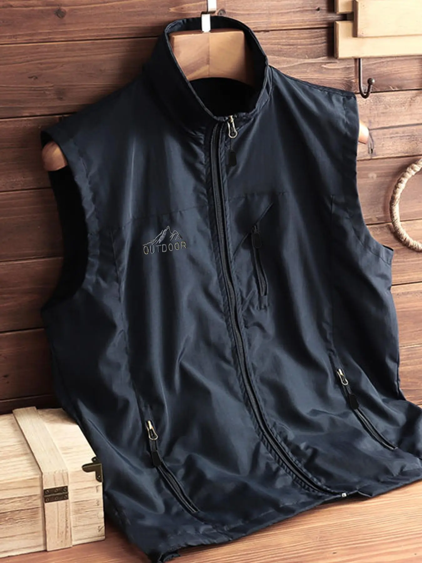Men's Solid Color Mock Neck Zip Up Vest Jacket, Regular Fit Casual Lightweight Sleeveless Outerwear for Hiking & Running, Men's Summer Clothes, Menswear