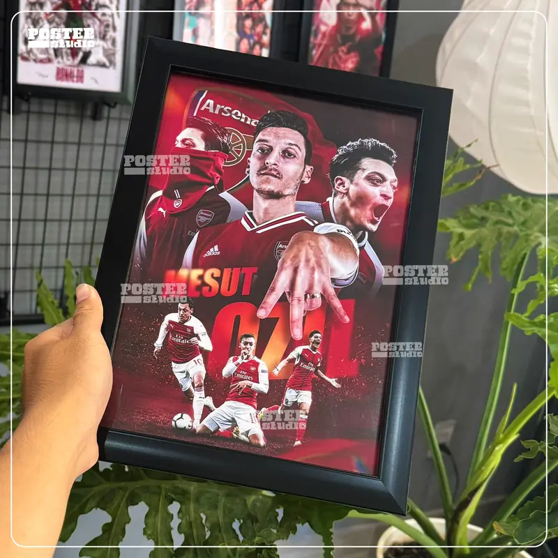 Khung ảnh poster Mesut Ozil gồm 2 kích thước để bàn A5 (18cm x 24cm), treo tường A4 (24cm x 35cm) Decor Decor Phòng 1