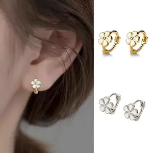 Anting Titanium Bunga Daisy Vintage Korea - Pin Perak S925, Aman dan Tanpa Bekas Telinga - Desain Sederhana, Cocok untuk Wanita