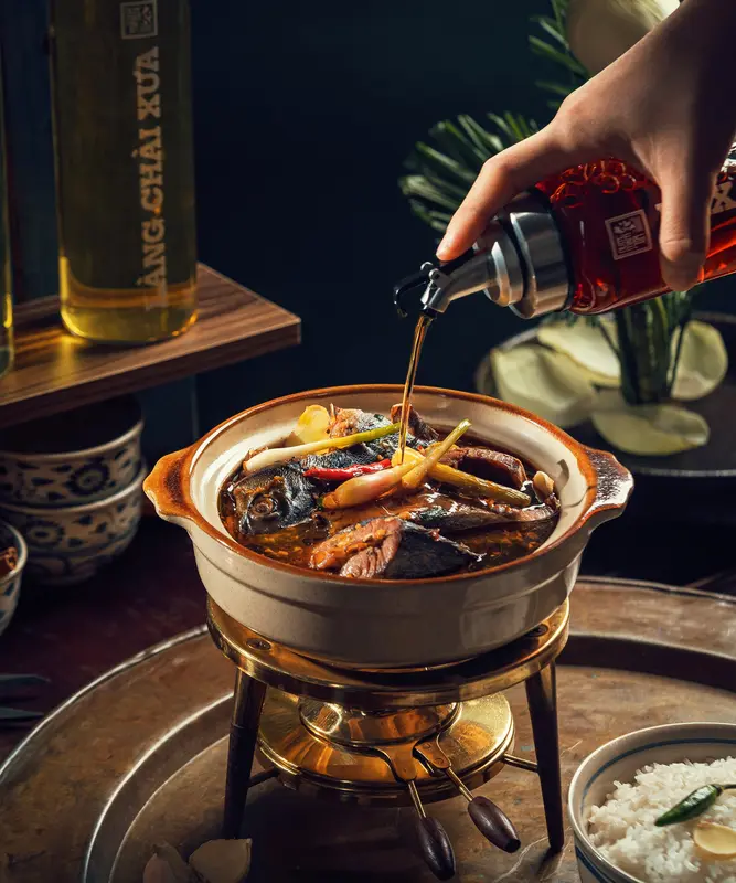 01 Bình rót một chạm CAO CẤP One Touch Open Làng chài xưa 500ml đựng nước mắm, dầu ăn (thuỷ tinh) 4
