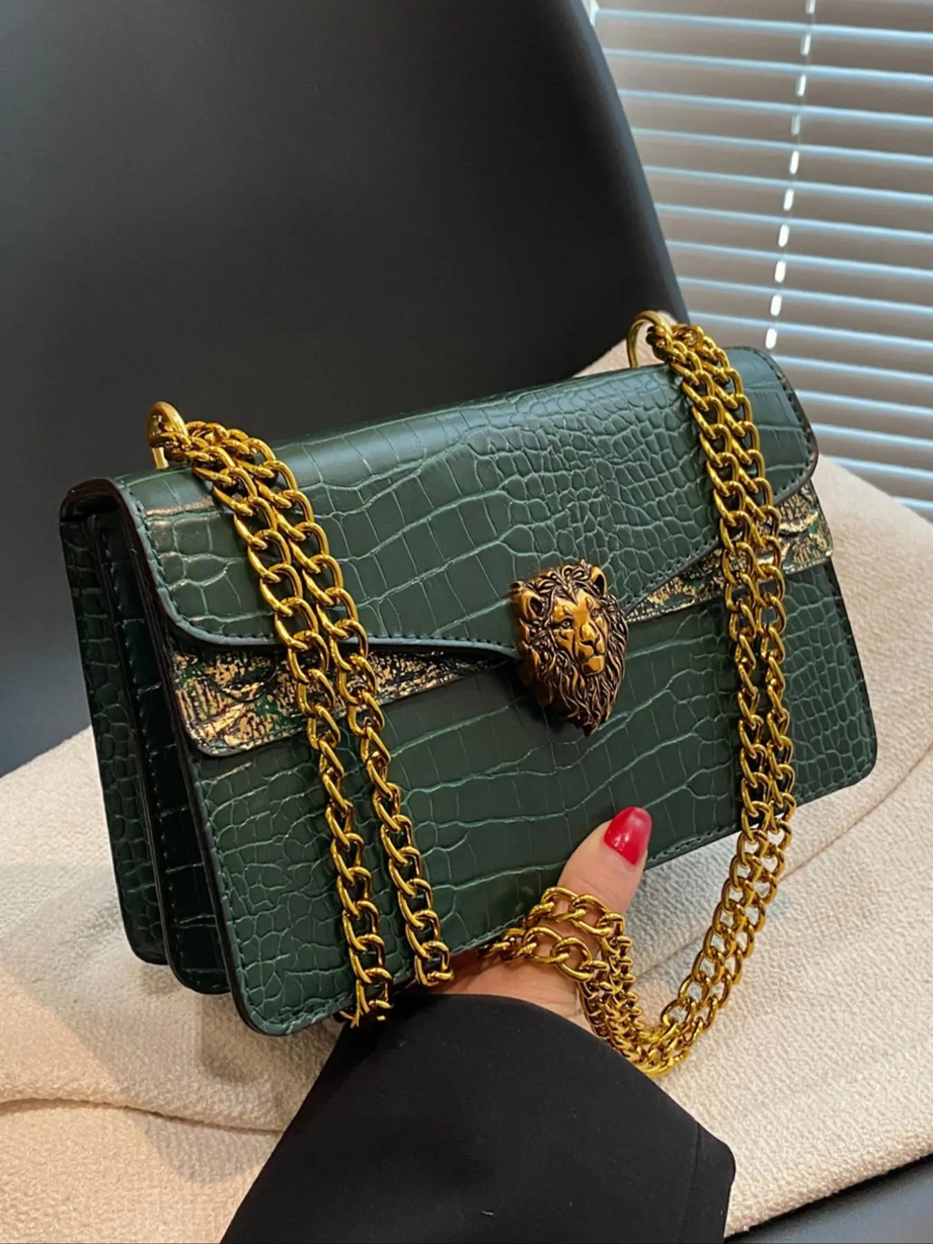 Women's Elegant Crocodile Embossed Crossbody Bag, Fashion Lion Head Decor Shoulder Bag for Daily Used, Casual Trendy Versatile High-quality Daily Commuting Bag