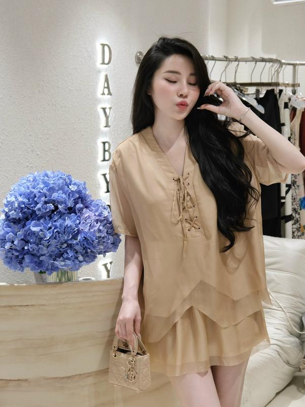  LH711 - Set bộ tơ hai món gồm áo sơ mi phối dây buộc nơ và quần đùi chất liệu cao cấp  LINH HOÀNG DESIGN  top nữ women 