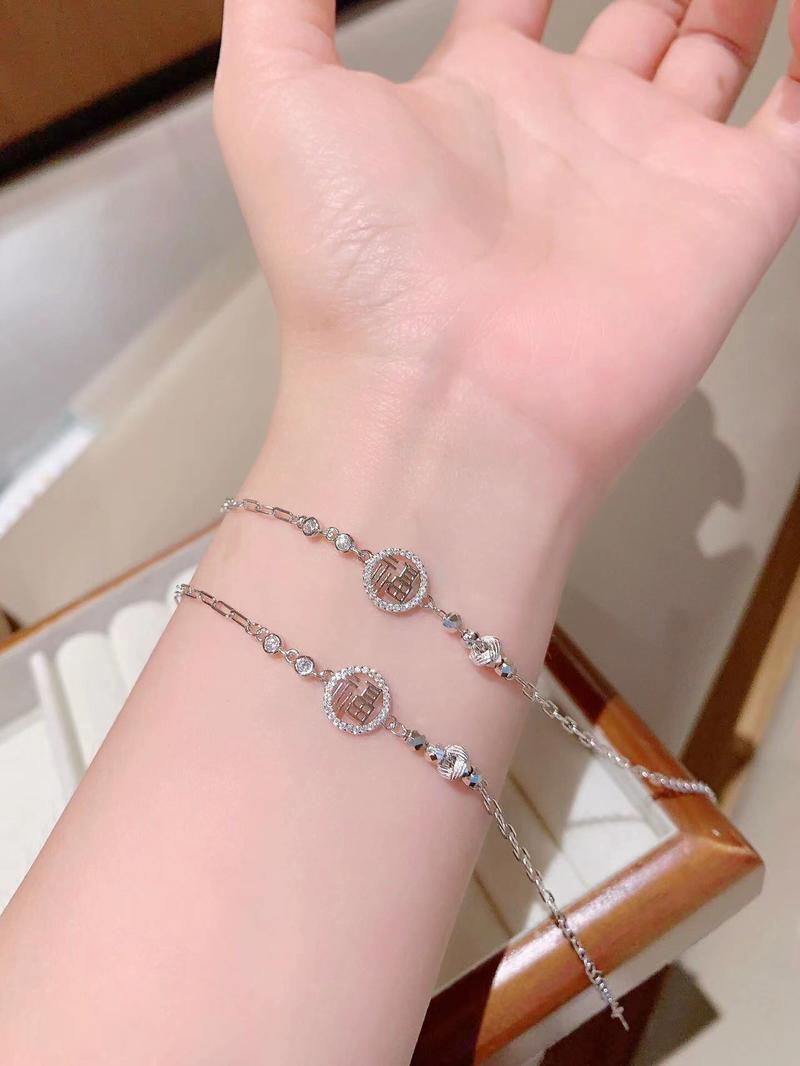 Product Introduction of New S925 Silver Summer AMWAY round Diamond Broken Silver Lucky Bracelet Female Light Luxury Temperament All-Match Niche Bracelet 3