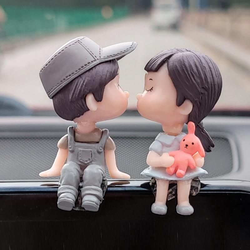 Cartoon Couple Design Car Ornament, 1 Count Cute Car Interior Decoration, Creative Office & Home Desktop Ornament 4