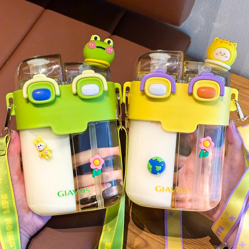 Bình Nước Nhựa 2 Ngăn Có Ống Hút Hoạt Hình Dễ Thương Cho Trẻ Em Uống Nước Mùa Hè