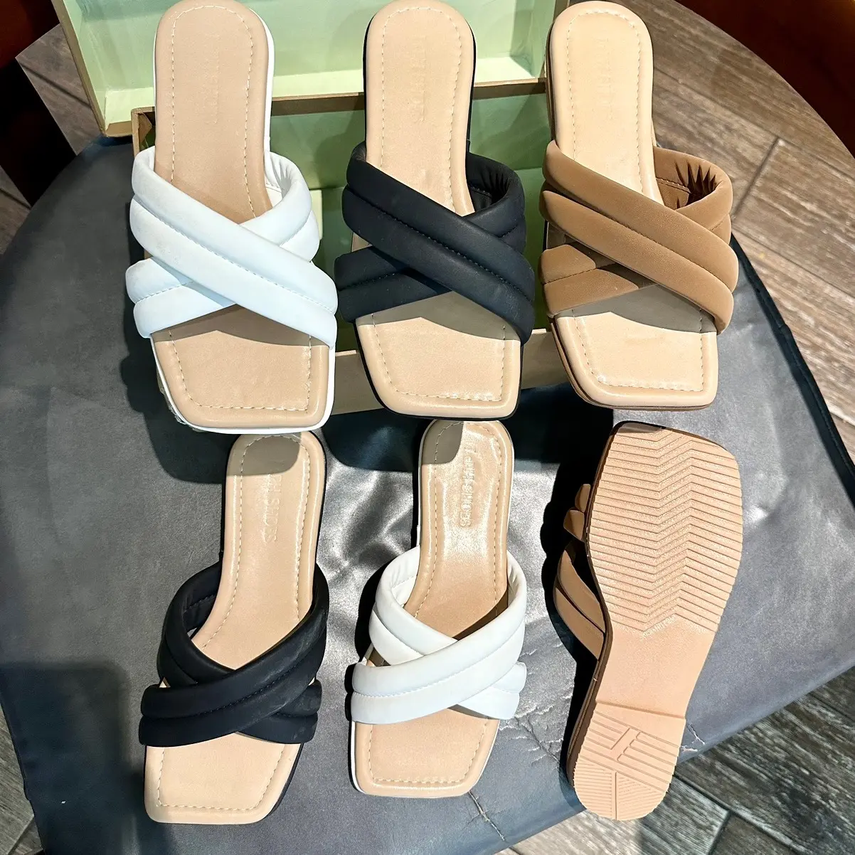 Size 35-44. Dép quai chéo phồng dùng để đi hàng ngày, chống trơn trượt, bao keo chắc chắn.