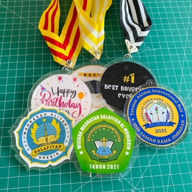 Mendali Akrilik Custom Hadiah ulang tahun Mendali kado Custom Wisuda / Mendali akrilik Murah Custom