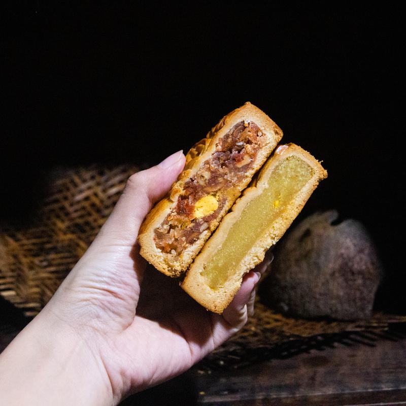 Combo 10 Bánh Trung thu Tân Xuân vị Thập cẩm/ Đậu Xanh 170g - 1/4 trứng Thức Ăn Food Cake 4