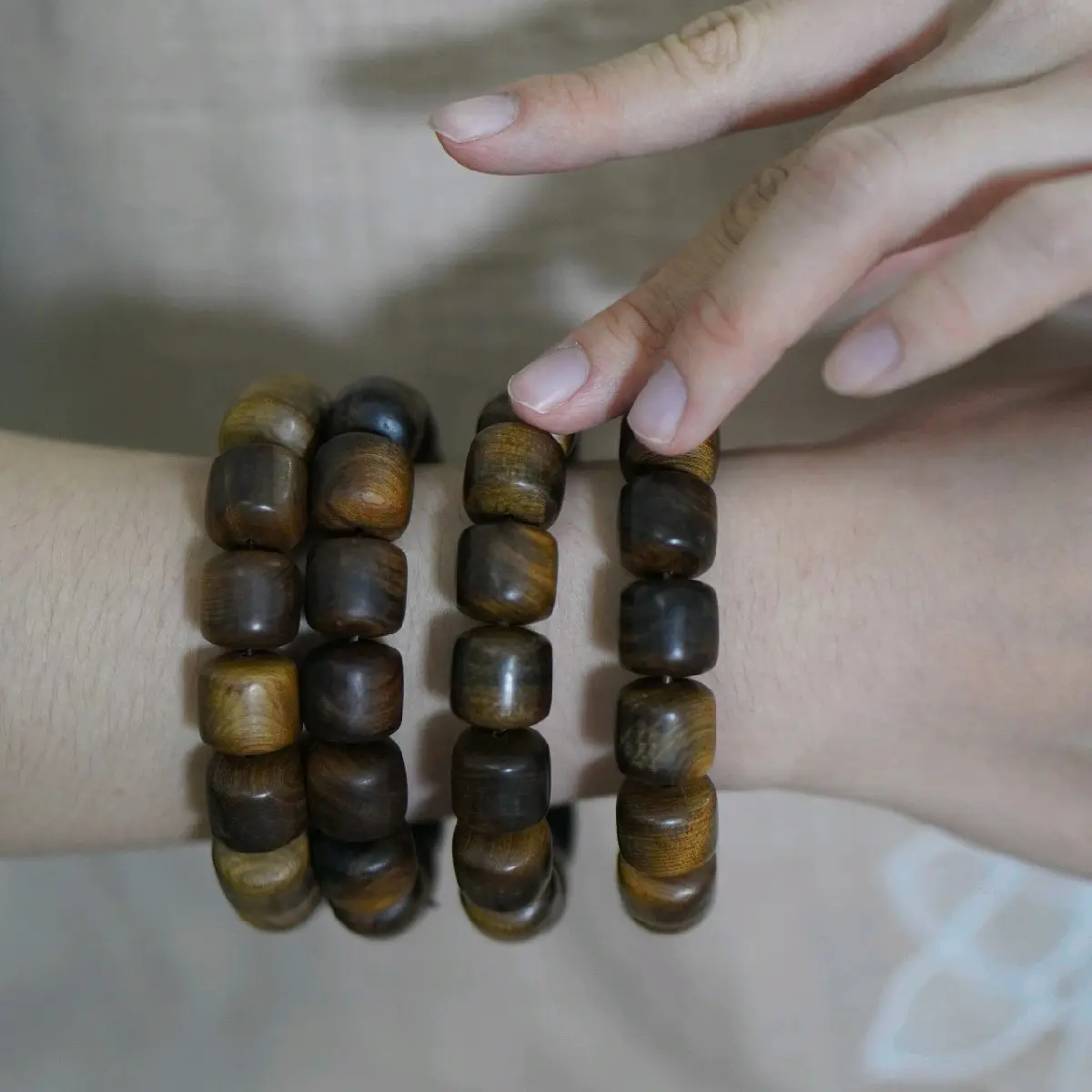 Vòng tay gỗ bách xanh thơm (mẫu hạt xoàn) 14 ly