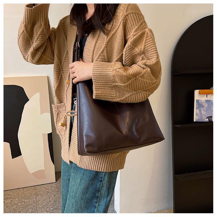 Product Introduction of Beg Tote, Bertebat, Berkapasiti Besar, Sesuai untuk Musim Luruh dan Musim Sejuk, Kerja dan Ulang-alik, Rekaan Gred Tinggi, Selempang, Warna Coklat, Untuk Wanita, 2023 Ketibaan Baru, Beg Bahu Tunggal, Beg Ketiak Bags Totebag 18