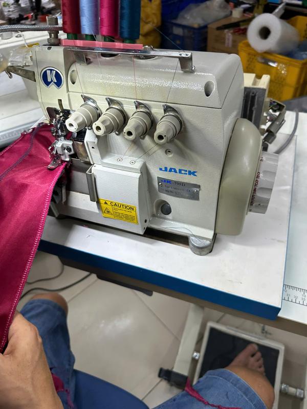 Máy vắt sổ liền truc Jack Mode: Jk-798 ( MÁY GỒM MẢNH BÀN )