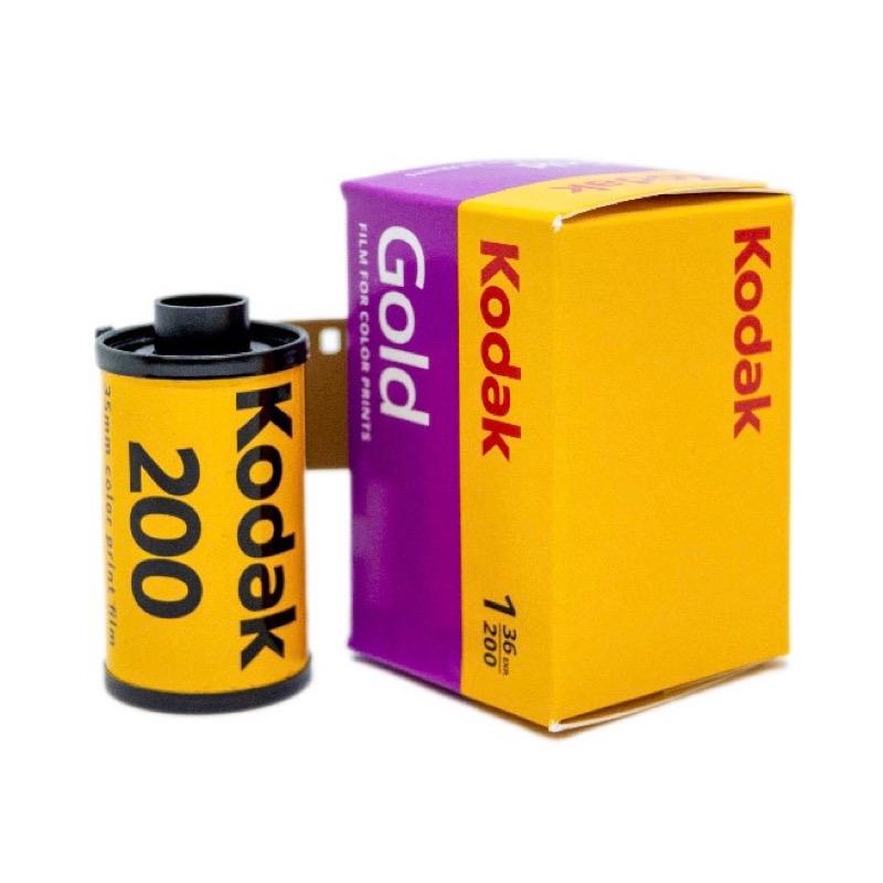 Film Kodak Gold 200 date 06.2026 36exp một hộp giấy có 1 cuộn hộp lẻ film 35mm