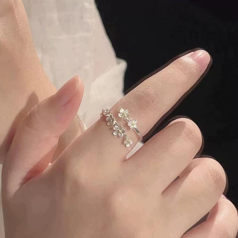 Product Introduction of Blossoms resembling Jinshan camellia, best friend pairing ring, niche design, light luxury, simple temperament, adjustable ring opening 4