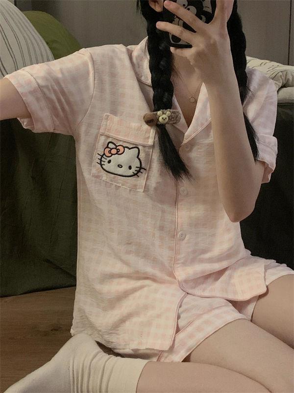 Product Introduction of Bộ Đồ Ngủ Hello Kitty, Phong Cách Ngọt Ngào Và Dễ Thương, Dành Cho Nữ, Hàng Mới Về Mùa Hè, Áo Ngắn Tay Và Quần Đùi, Thích Hợp Cho Học Sinh, Có Thể Mặc Đi Học, Có Thể Mặc Ở Nhà, Cho Đến Năm 2025 3