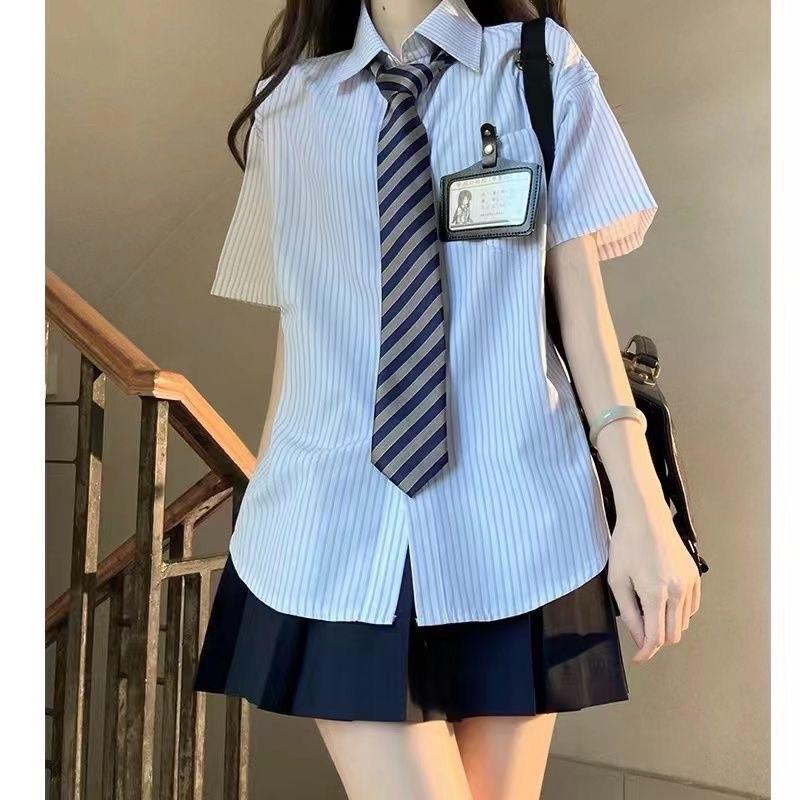 SET 3 : ÁO SƠ MI KẺ + CHÂN VÁY TENNIS XANH THAN + CÀ VẠT KẺ SỌC