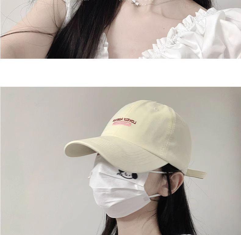Product Introduction of Mũ Bóng Chày Phong Cách Hàn Quốc, Nữ, Bộ Sưu Tập Xuân Hè, Thời Trang, Dễ Phối Đồ, Thích Hợp Cho Học Sinh, Mặt Nhỏ, Chống Nắng, Đầu Mềm, Thêu Chữ, Vành Cong, Mũ Lưỡi Trai, Năm 2025, Bán Chạy Cửa Hàng 11