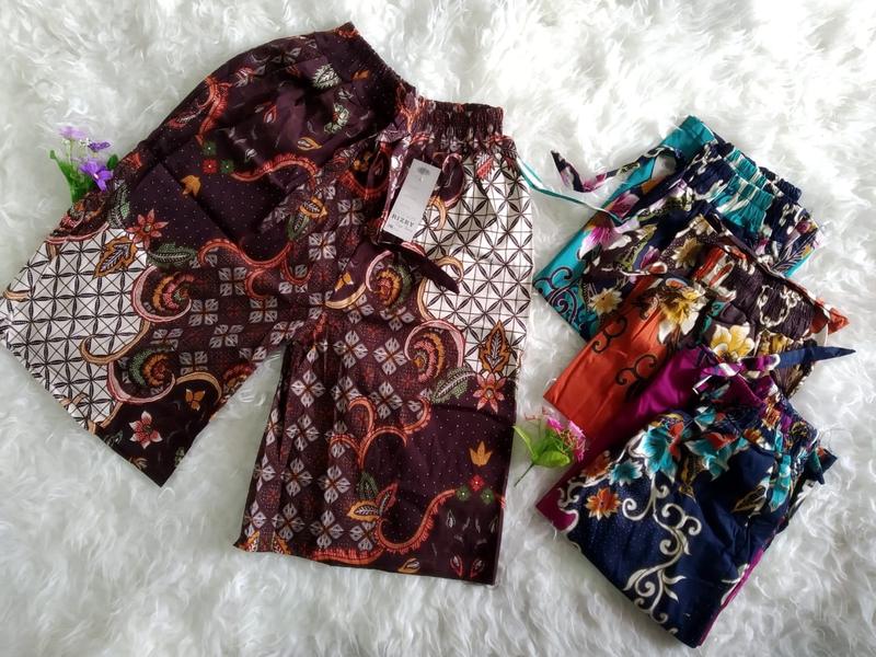 Product Introduction of Ready!! Celana Kulot Dewasa 3/4 Motif Batik Kantong Katun Melar Stretch Shorts Wanita 23