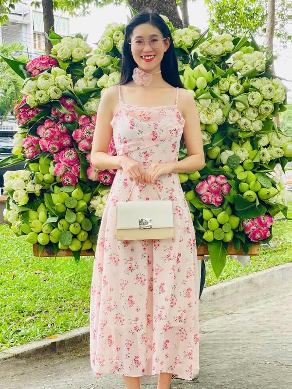  Đầm Váy Hoa Nhí Tiểu Thư Cá Tính Sang Trọng Nhẹ Nhàng Dạo Phố Đi Biển Du Lịch Dự Tiệc Women Top Voan Đầm Ôm Body Váy Thường Mặc Thanh Lịch Dress Màu Hồng 