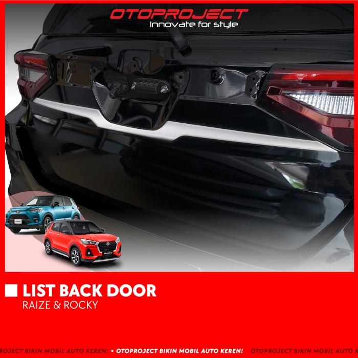 Gambar LIST BACK DOOR RAIZE / ROCKY - CHROME dari Otoproject Kota Surabaya 4 Tokopedia