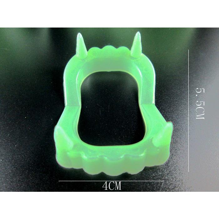 Hàm răng nanh giả hóa trang cosplay Halloween ma cà rồng người sói có thể phát sáng 1