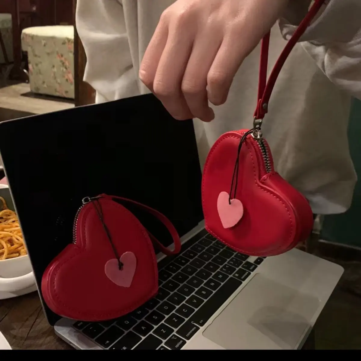 Ví Da Hình Trái Tim Cầm Tay Nữ - Heart Wallet