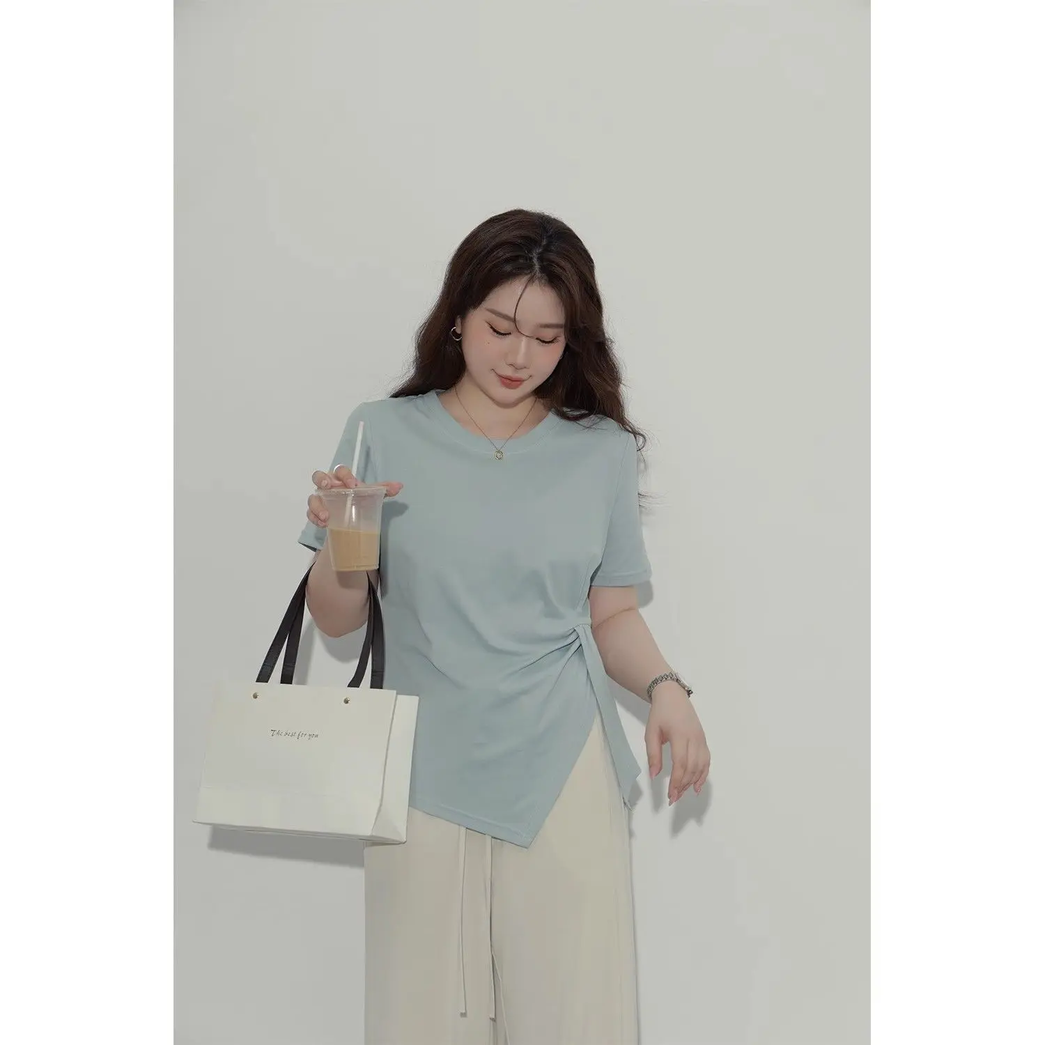 Áo Phông Thiết Kế Bất Đối Xứng Cô Gái Đầy Đặn Dáng Rộng Vừa Vặn, Ngắn Tay, Dành Cho Phụ Nữ, Bộ Sưu Tập Mùa Hè Mới 2024, Áo Ôm Vai Dễ Phối Đồ Thời Trang