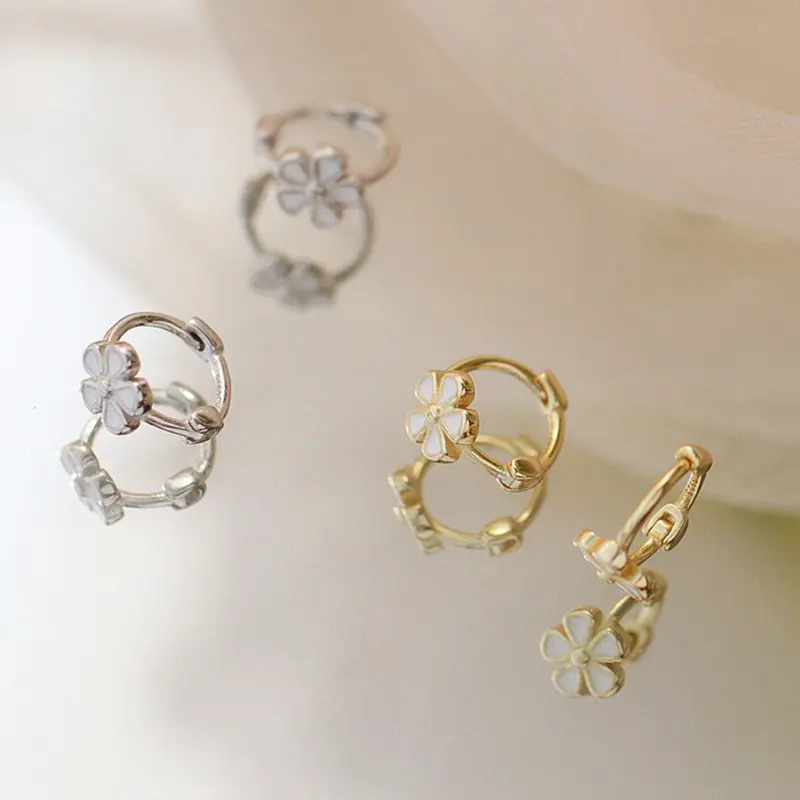 【Sktlz Barang akan dikirim dalam 24 jam】Anting-anting Bunga Daisy Retro Perak S925 Anting-anting Lingkaran Sederhana Desain Ceruk Gesper Telinga 4