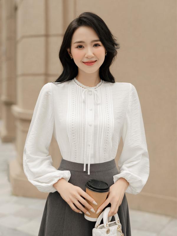 BEAUTEBYV - Áo sơ mi nữ thô tơ sần phối ren Clover