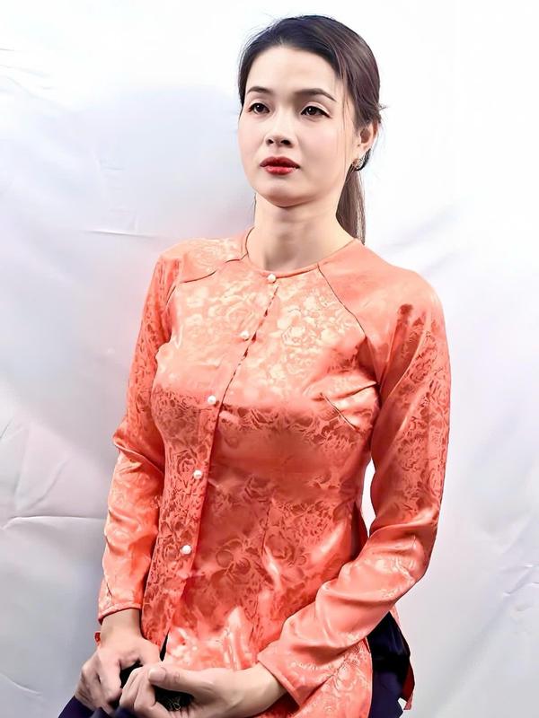 SÉT ÁO LẺ, QUẦN LẺ  BÀ BA TRUYỀN THỐNG GẮM HOA,GẤM 2 DA, QUẦN LƯNG BẢN PHÍA SAU, KẾT HỢP TÚI TRONG PHONG CACH HIỆN ĐẠI TRẺ TRUNG, PHONG CÁCH TRUYỀN THỐNG, LỊCH LÃM XINH ĐẸP, 100% LỤA TẰM ƯỚC, TẶNG KÈM CỘT TÓC XINH Kem Women Sen Dress   dài 4