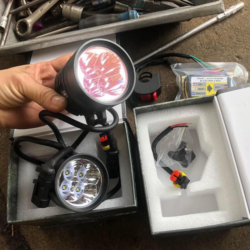 Đèn trợ sáng kz40 chíp sst20 kính ánh tím 40w ánh sáng mạnh