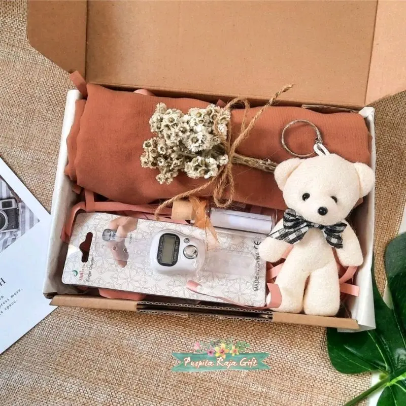 GIFT BOX HAMPERS PAKET ULTAH HADIAH WISUDA Kado 1