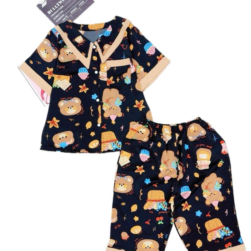 MÃ37: 22-48kg. Bộ pijama quần lửng CỔ 2 LÁ NHỌN   tiểu thư hoạ tiết labubu hottren . Chất liệu mango mềm mịn không nhăn. Đồ mặc nhà size đại cho bé gái thoáng mát thấm hút mồ hôi bé  tiên đồ  bộ  pijama  cho  bé  gái  30  đến 1