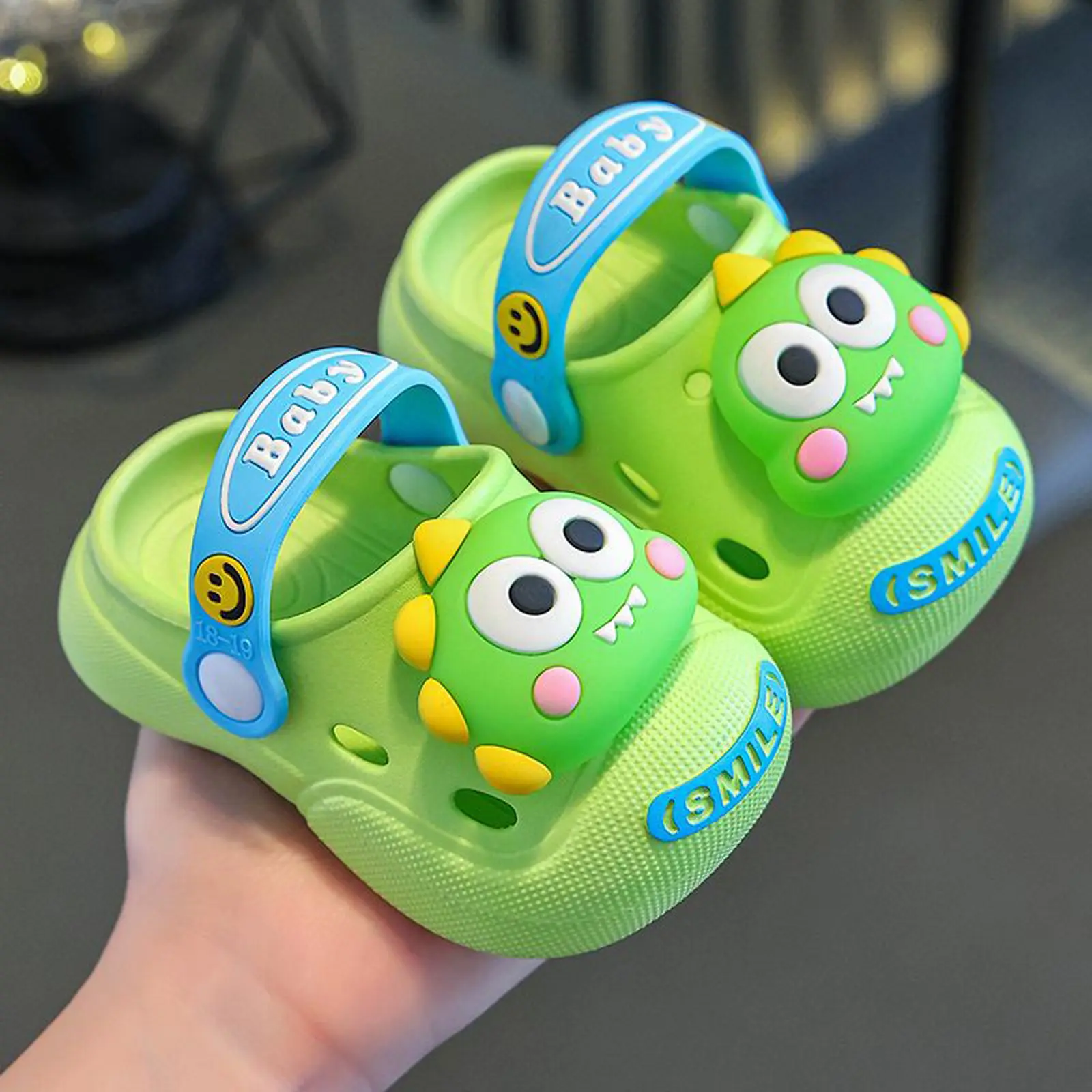 Garden Shoes Clogs Cartoon Dinosaur Summer Water Shoes with Adjustable Back Strap Slip-on Mules Sandals Home Slippers