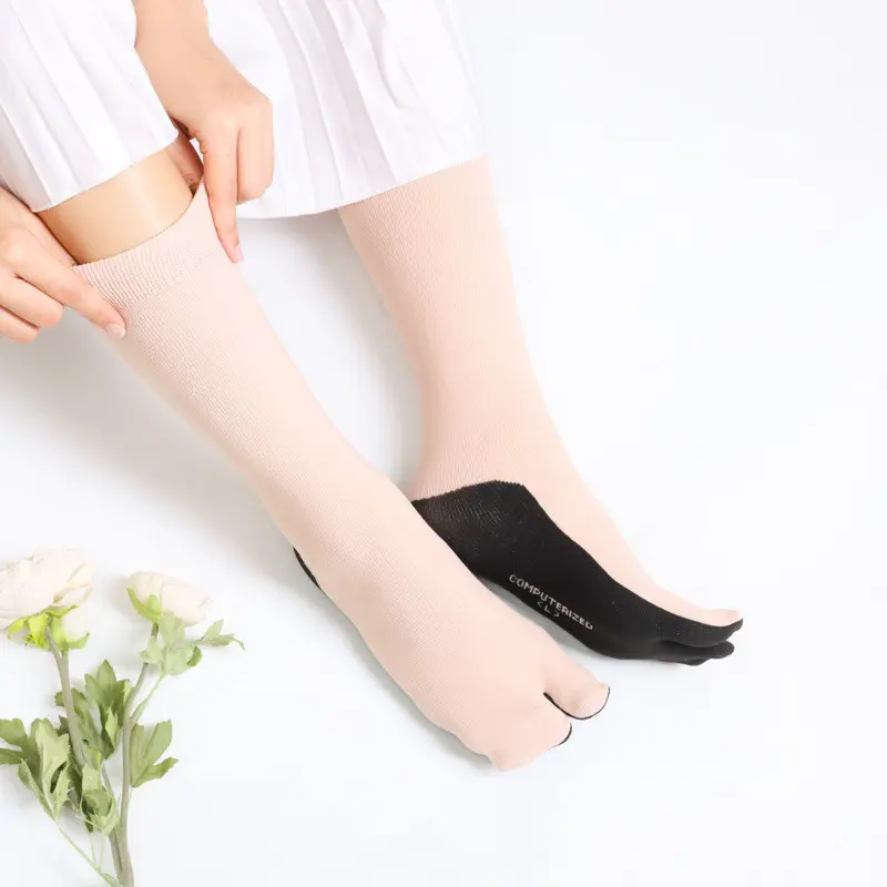 Kaos Kaki Jempol Nylon Cream Telapak Hitam Untuk Wanita
