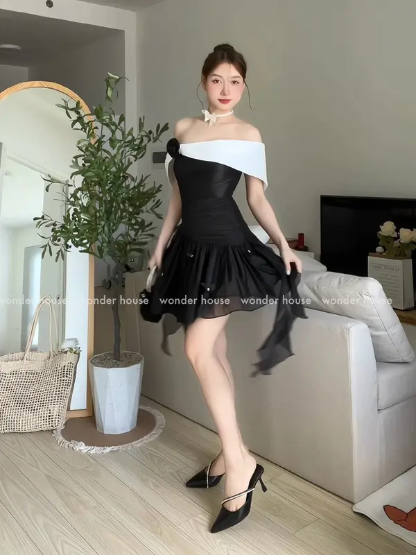 Wonderhouse Suri Dress Đầm trễ vai phối trắng xếp ly dự tiệc dạo phố nữ tính sang trọng, kèm 1 hoa 5 chram bướm 2