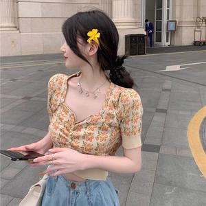 เสื้อยืดแขนสั้นผ้าถักคอเหลี่ยมย้อนยุคลายดอกไม้ฤดูร้อน 2024 มาใหม่ผู้หญิงเอวสูงเสื้อสั้น สไตล์ฝรั่งเศส Women Lady Clothing