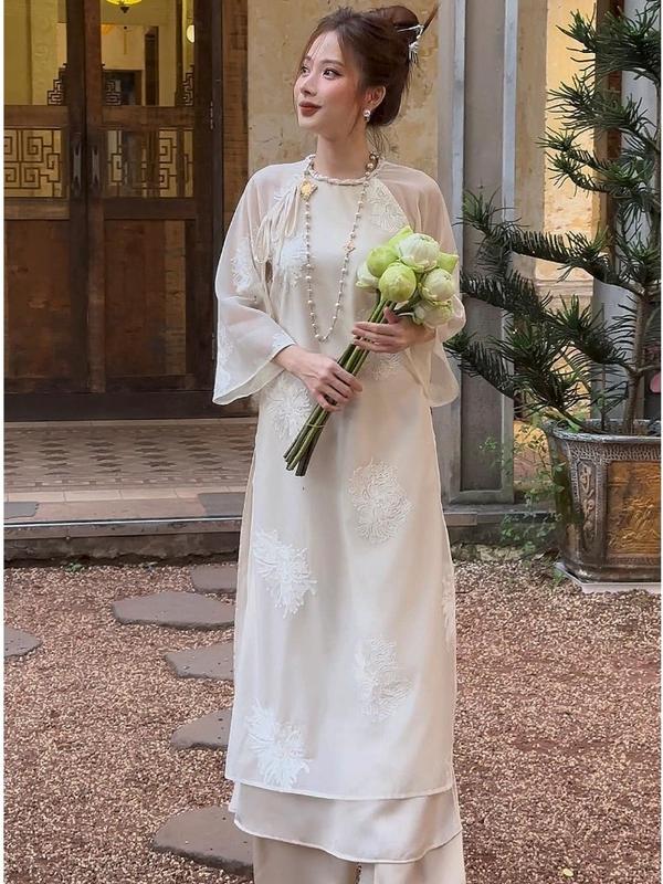 Áo Dài Cách Tân Lụa Tơ Thêu Hoa Quỳnh Cổ Tròn Dáng Suông 4 Tà Quần Lưng Chun