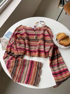 Camiseta de mujer texturizada de corte suelto y casual para vacaciones, de punto colorido con rayas, manga larga acampanada, top cómodo y a la moda para primavera y otoño