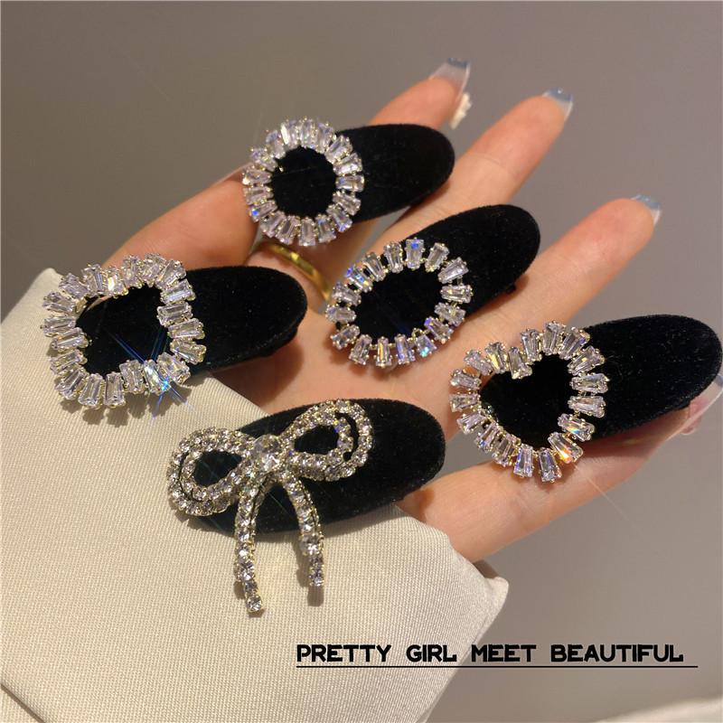 A38 Kẹp tóc mái bầu dục đính đá trái tim cao cấp