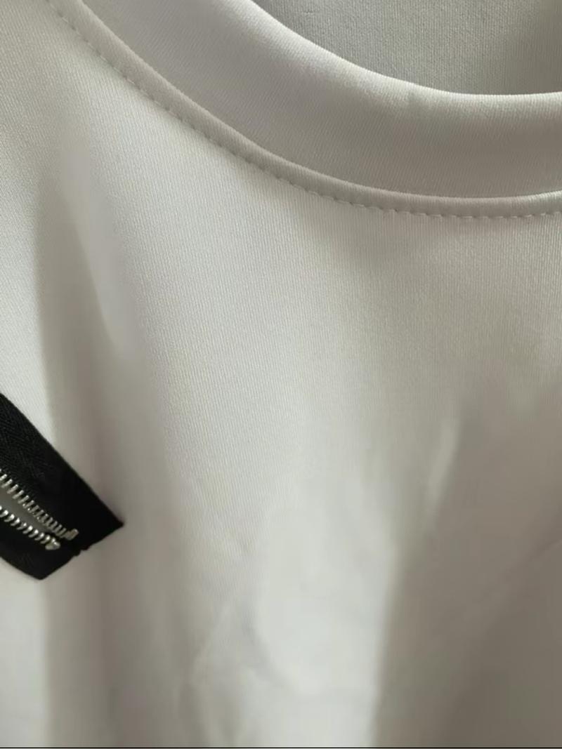 Product Introduction of Áo Phông Unisex (KHÔNG TIN ĐÀN ÔNG/ĐÀN BÀ) Hình In Nhũ Kim Tuyến - Chất Poly Mịn Form Rộng Thụng Siêu Hot Hit 2024 aothun  basic 21