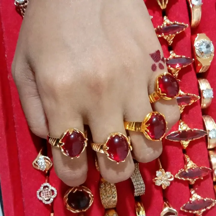 Cincin Batu Merah 0