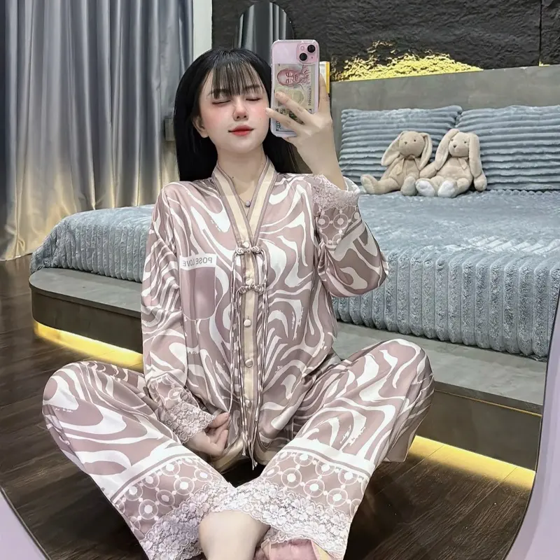 Bộ đồ pijama cổ Y nút thắt (  Free size 40-65kg).(hàng sẳn) vải latin tơ tằm  lụa mịn tơ tằm .(5 nút bọc)