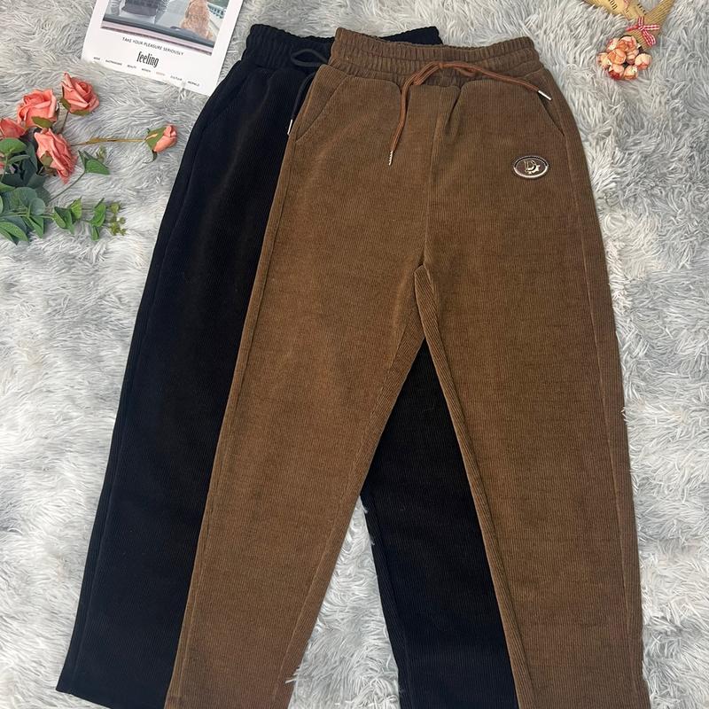 Quần chất liệu nhung gân dày dặn, ấm, dáng baggi