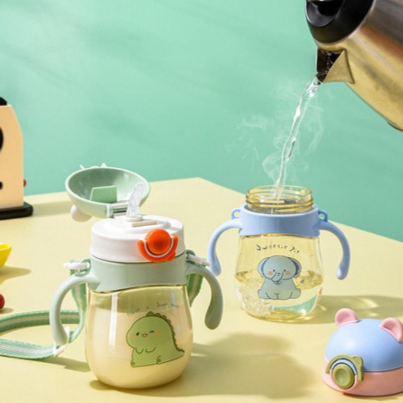 Bình uống nước cho bé dung tích 300ml có tay cầm kèm quai đeo, chống đổ, chống tràn Voi Kem 2