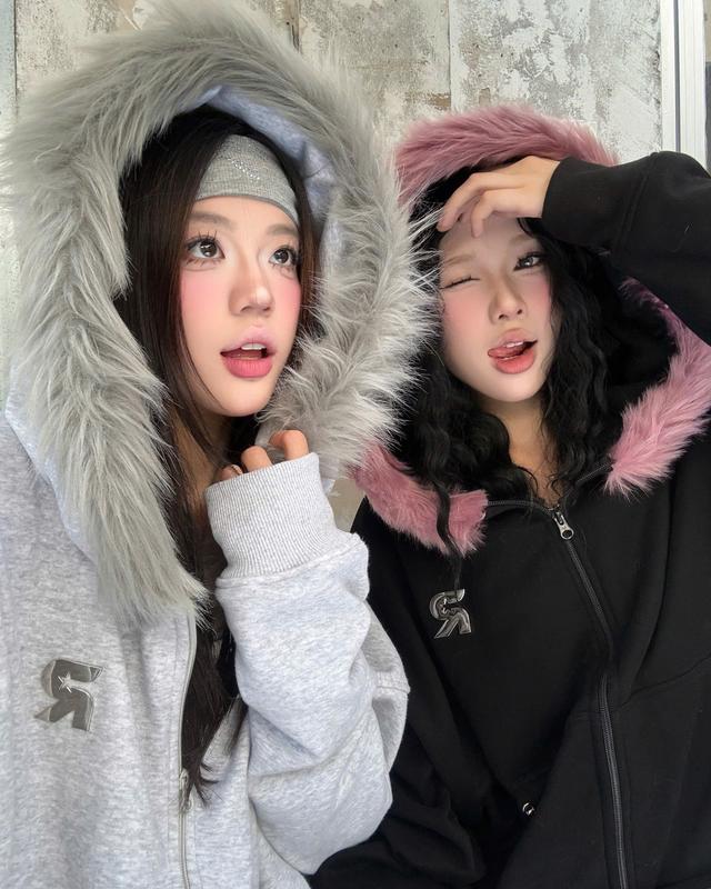 Áo khoác Hoodie zip vải nỉ lông cừu phối nón lông Regods - FUR ZIP HOODIE