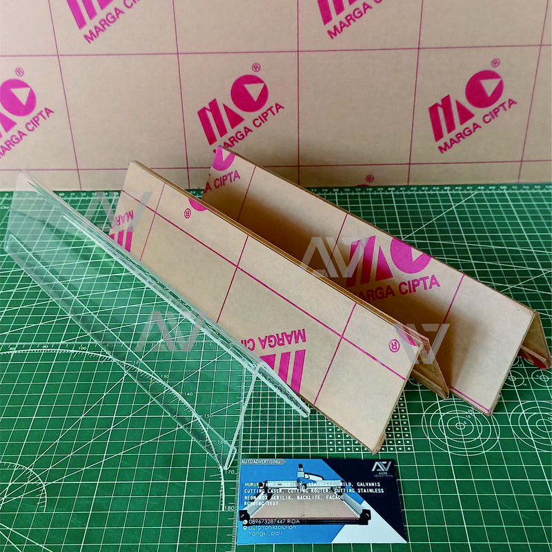 AKRILIK DISPLAY SEGITIGA 2 SISI 7CM X 30 CM / PANITIA / TEMPAT NAMA 0