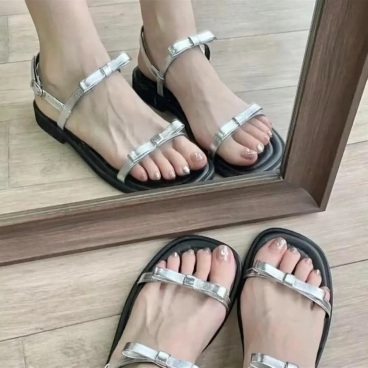 Sandal nữ dây mảnh, nền đế màu đen khách chọn màu quai ạ. Bigsize 35-45