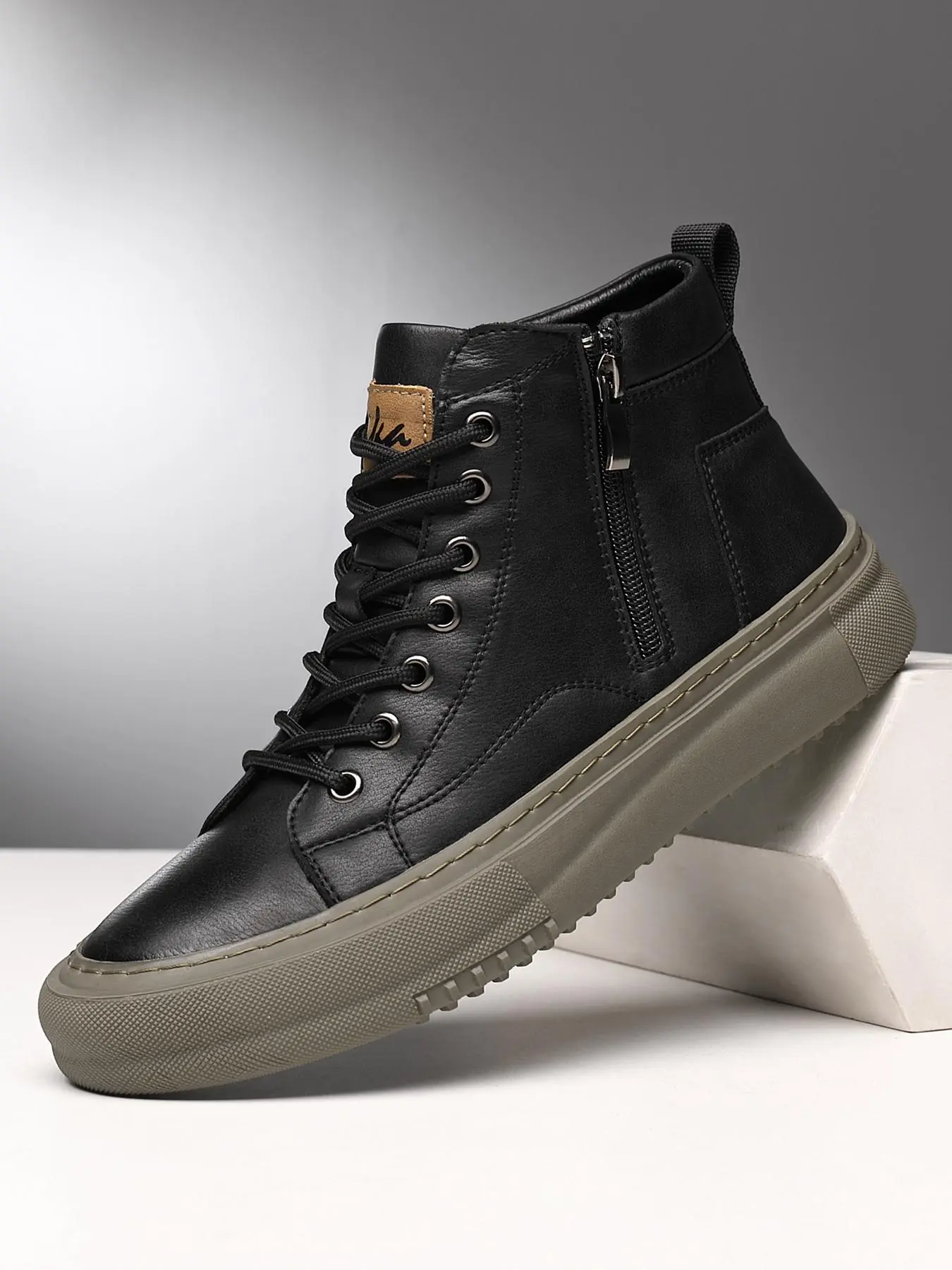 Men's Fashionable Lace Up Front Mid Top Sneakers, Casual Comfortable Sports Shoes for Outdoor Activities, Male All-match Round Toe Shoes for Daily Wear