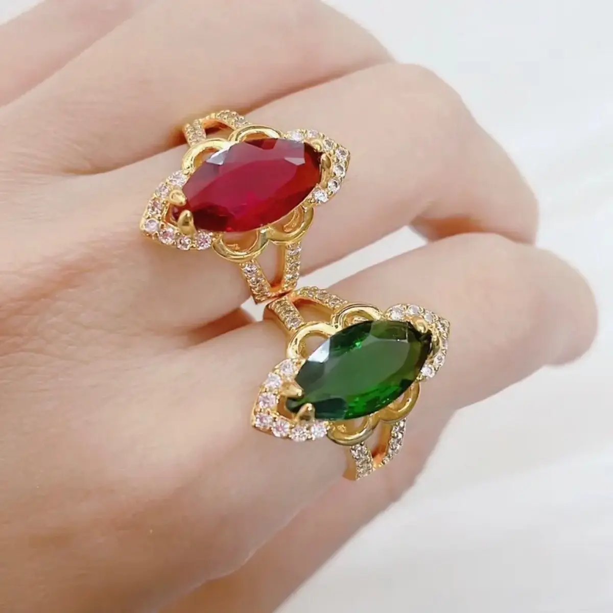 Nhẫn nữ mạ vàng 2 màu xanh đỏ xinh xắn đá hạt dưa Women